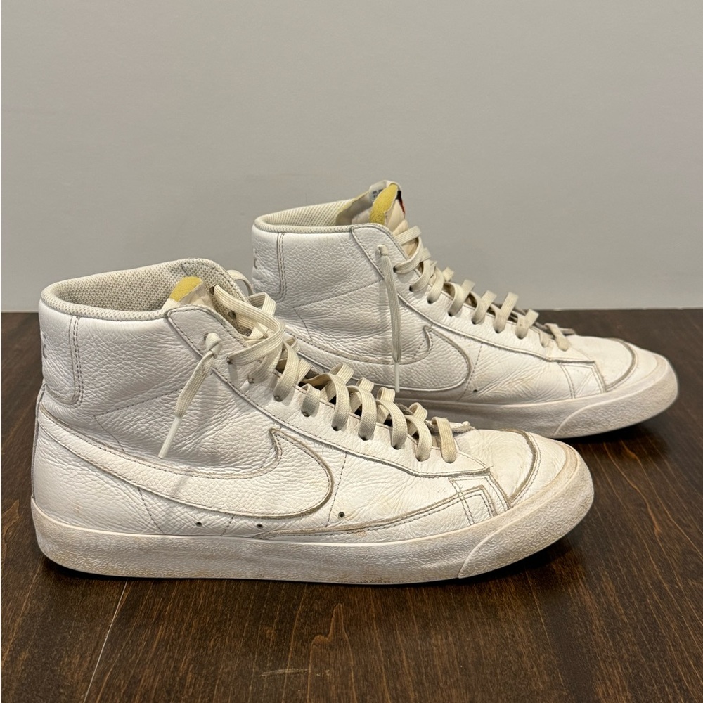 Nike Blazer Mid '77 Vintage Women's Sz 10.5 M Sneakers Triple White